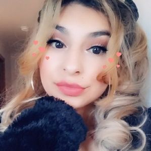 Meet your Posher, Selena